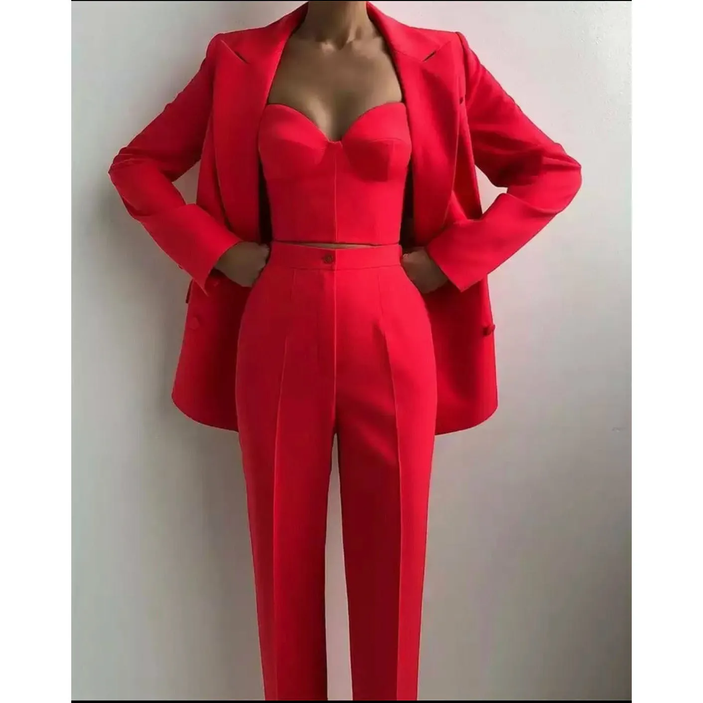 Certainly! Heres an optimized title for your e-commerce product with modifiers:

Stylish 3-Piece Womens Fashion Suit Set - Elegant Blazer, Tailored Pants, and Chic Vest