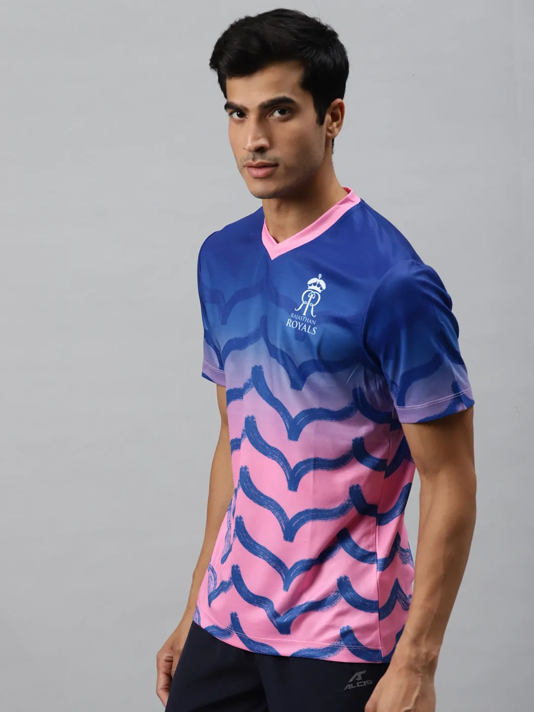 Alcis Men Blue Pink Printed Slim Fit V-Neck T-shirt