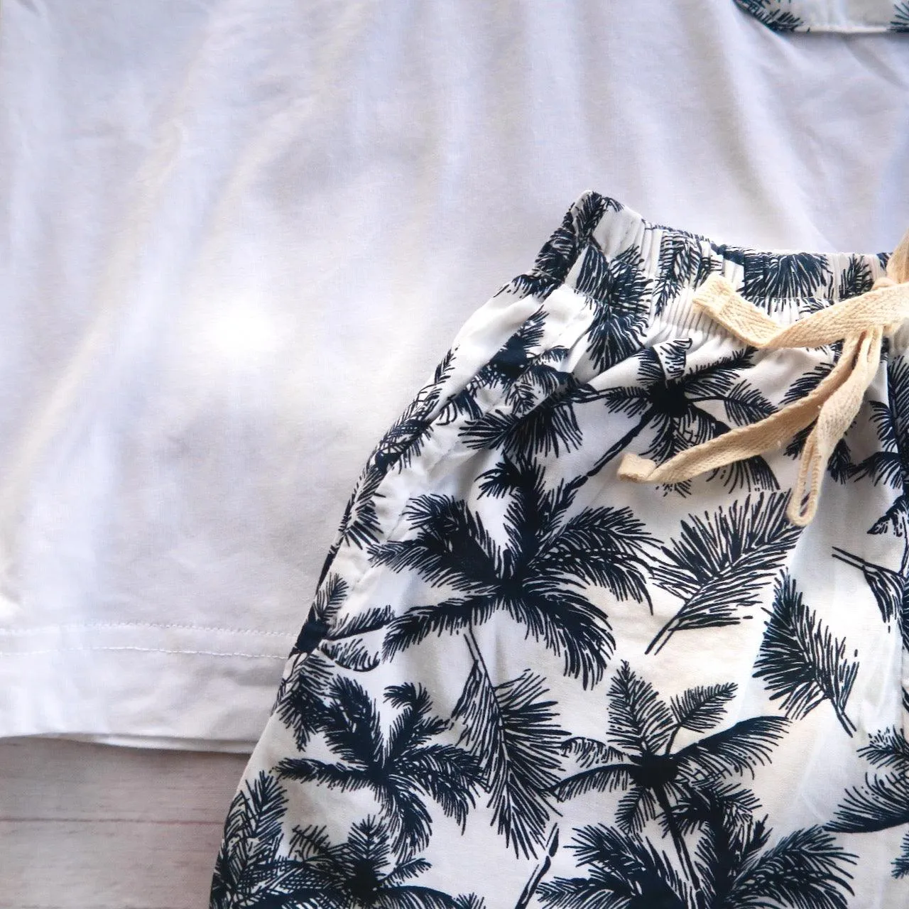 Caper Top & Shorts in Navy Coconut Tress & White Stretch