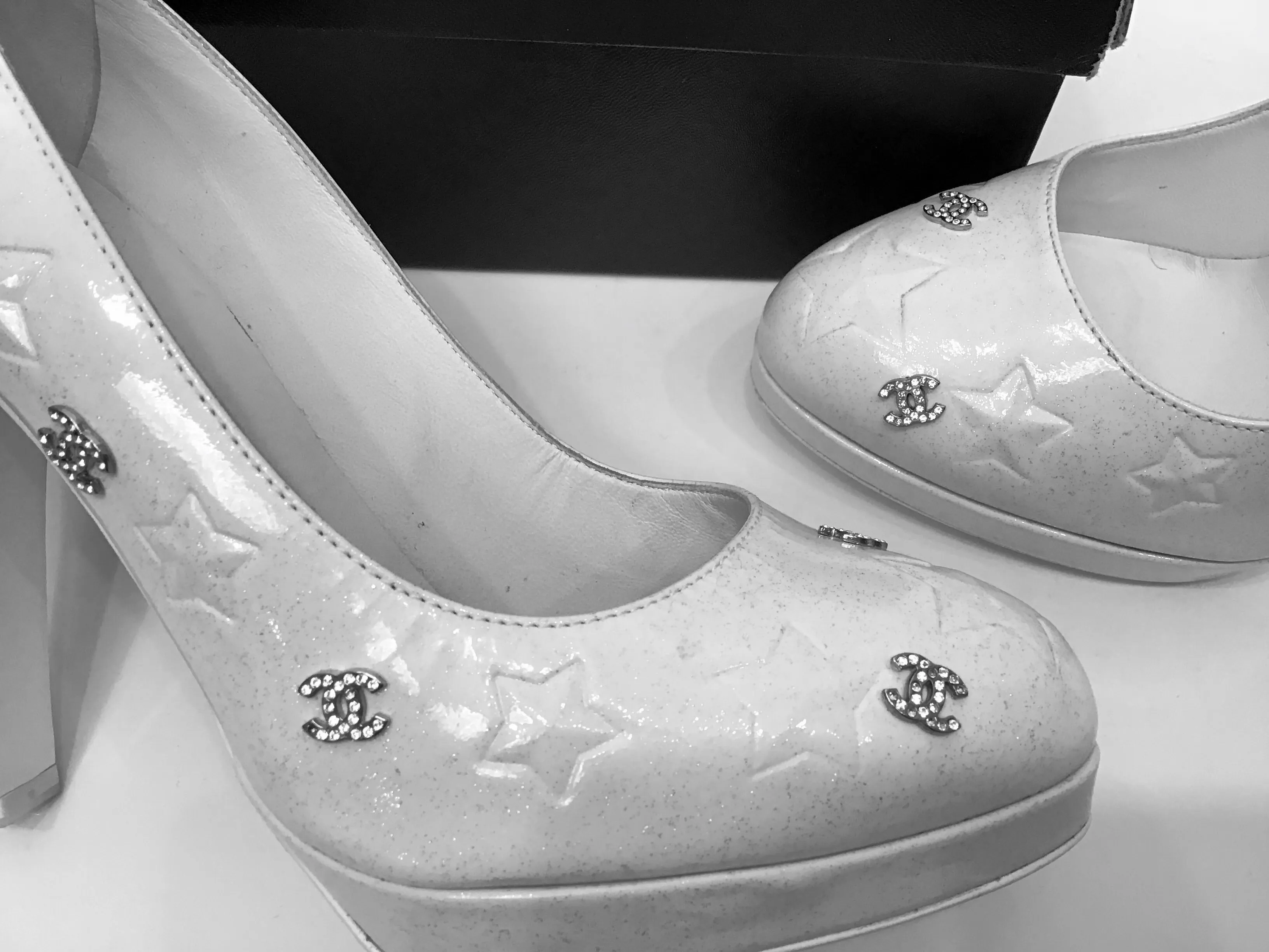 NIB New In Box Chanel 08A 2008 Autumn Fall White Patent Glitter Crystal CC Comete Stars Pump Platform Heels EU 40 US 9/9.5