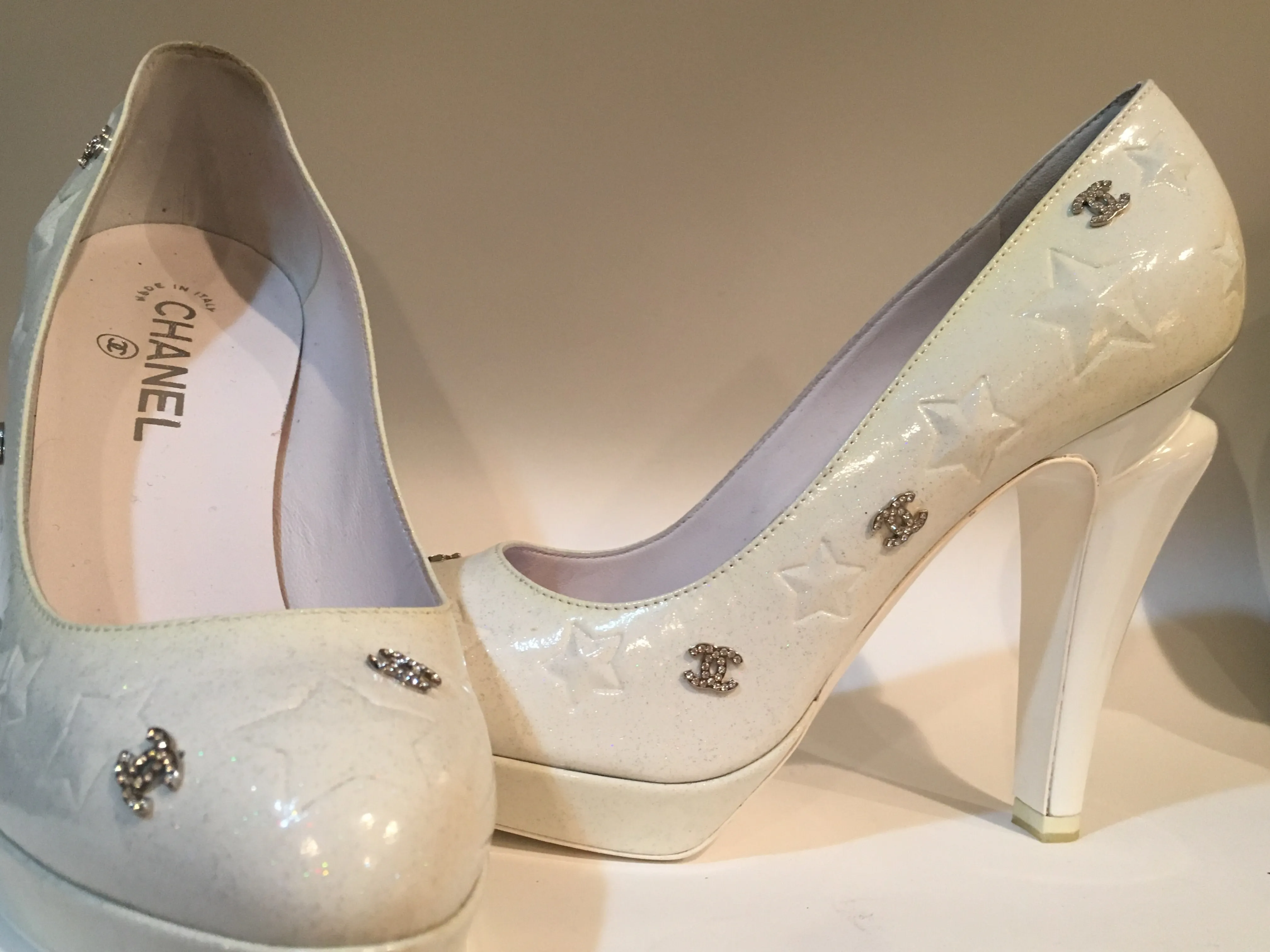 NIB New In Box Chanel 08A 2008 Autumn Fall White Patent Glitter Crystal CC Comete Stars Pump Platform Heels EU 40 US 9/9.5